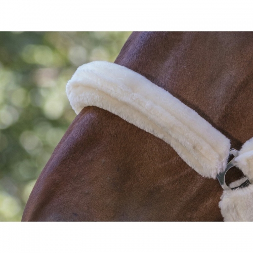Le Licol Norton Full Mouton Synthétique : élégance Et Confort Pour Votre Cheval, Avec Boucle Ajustable
