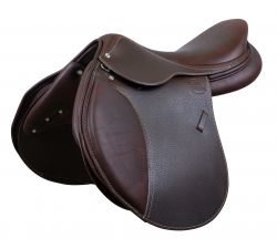 Selle En Cuir Sur Poutre D'amarrage Avec étriers. Les Enfants Qui Debardent De L Ecole Dans Une Ferme Equestre Image369423990 Selle En Cuir Sur Poutre D'amarrage Avec étriers. Les Enfants Qui Debardent De L Ecole Dans Une Ferme Equestre Image369423990