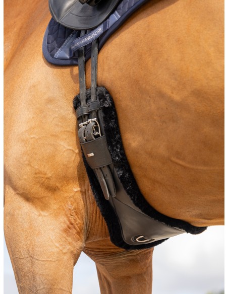 Sangle de dressage en cuir avec laine synthétique amovible marron LeMieux